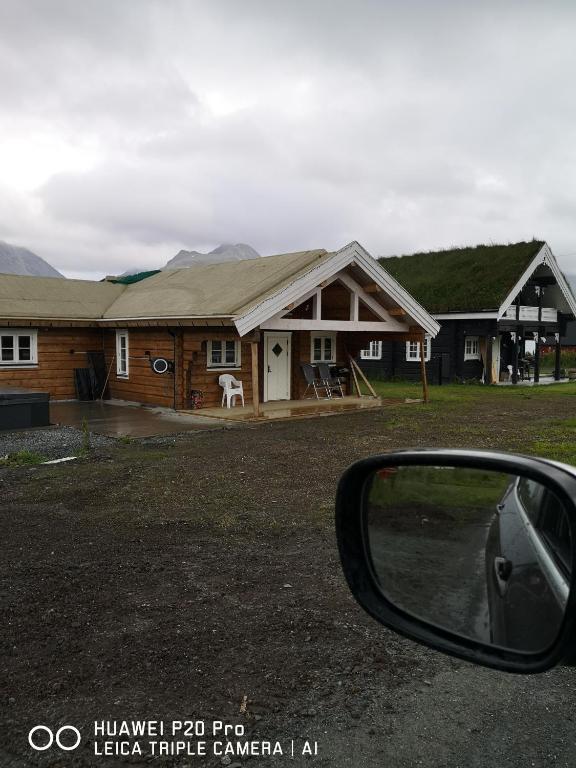 Lyngen ski- og fiskecamp room 1